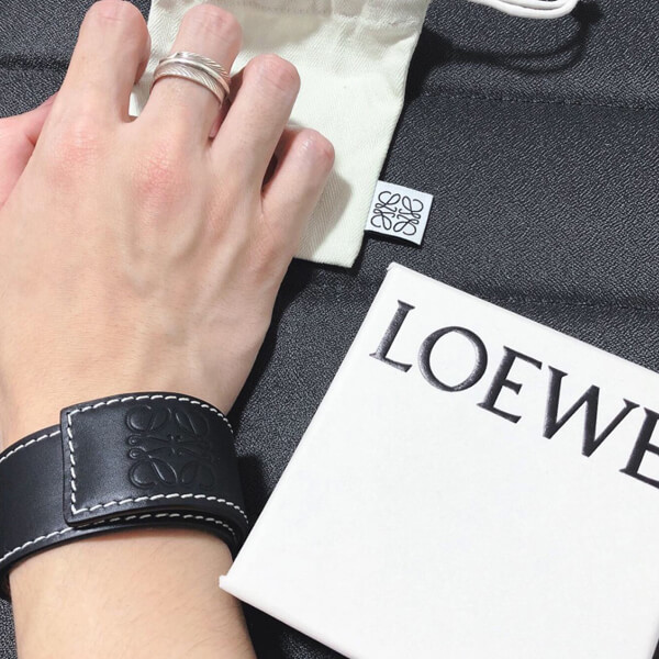 LOEWE ロエベ コピー ロゴ入りレザーブレスレット 20052107